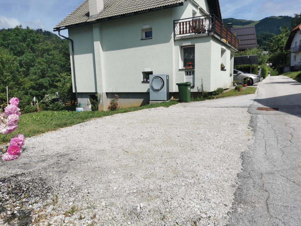 Apartma Rekar - A House, Where You Can Relax In The Embrace Of Nature Jesenice Luaran gambar